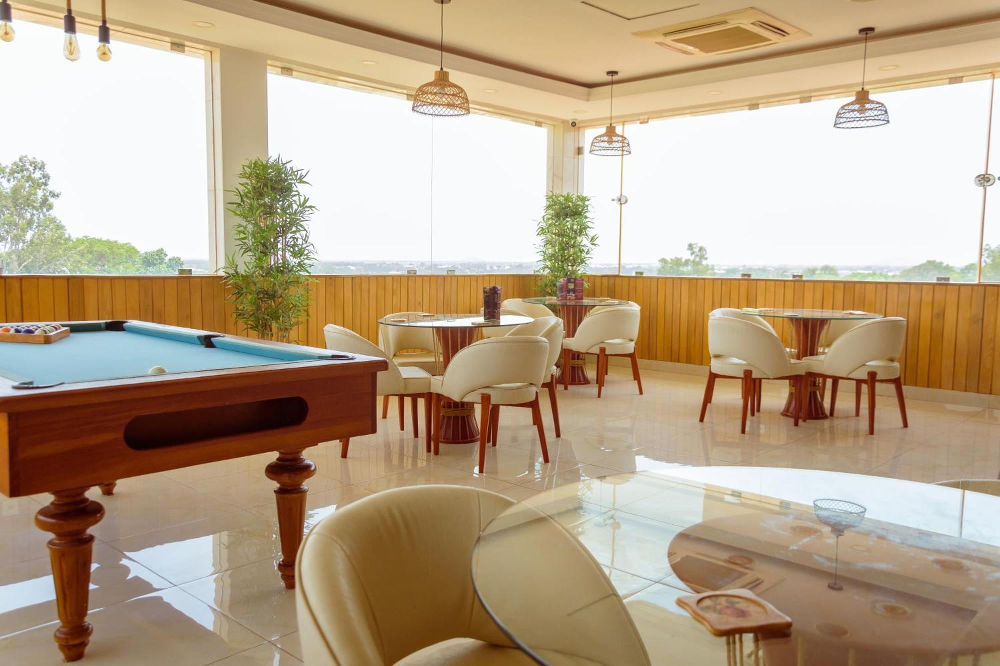 Hotel La Rose Blanche Korhogo Kültér fotó