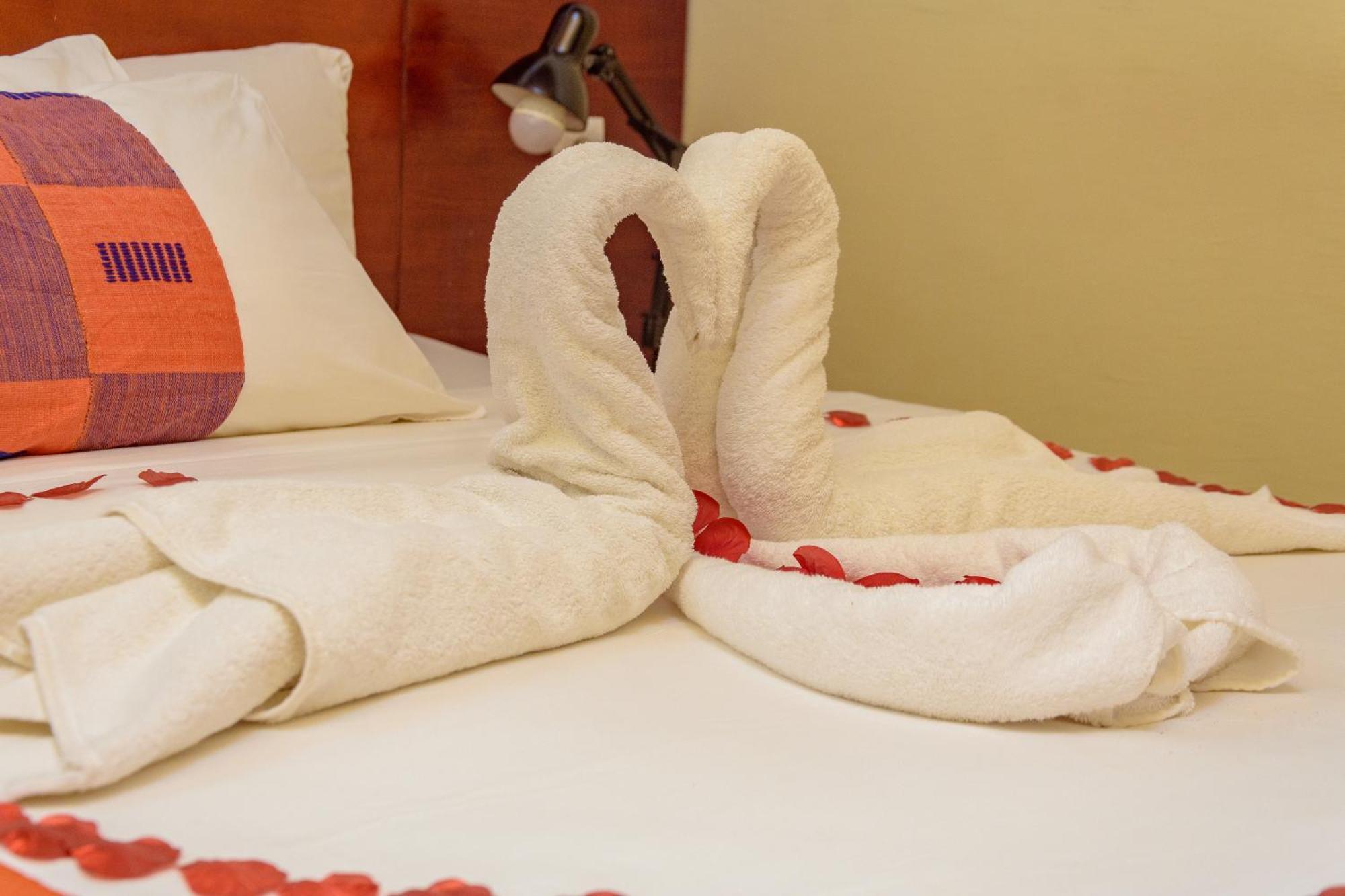 Hotel La Rose Blanche Korhogo Kültér fotó