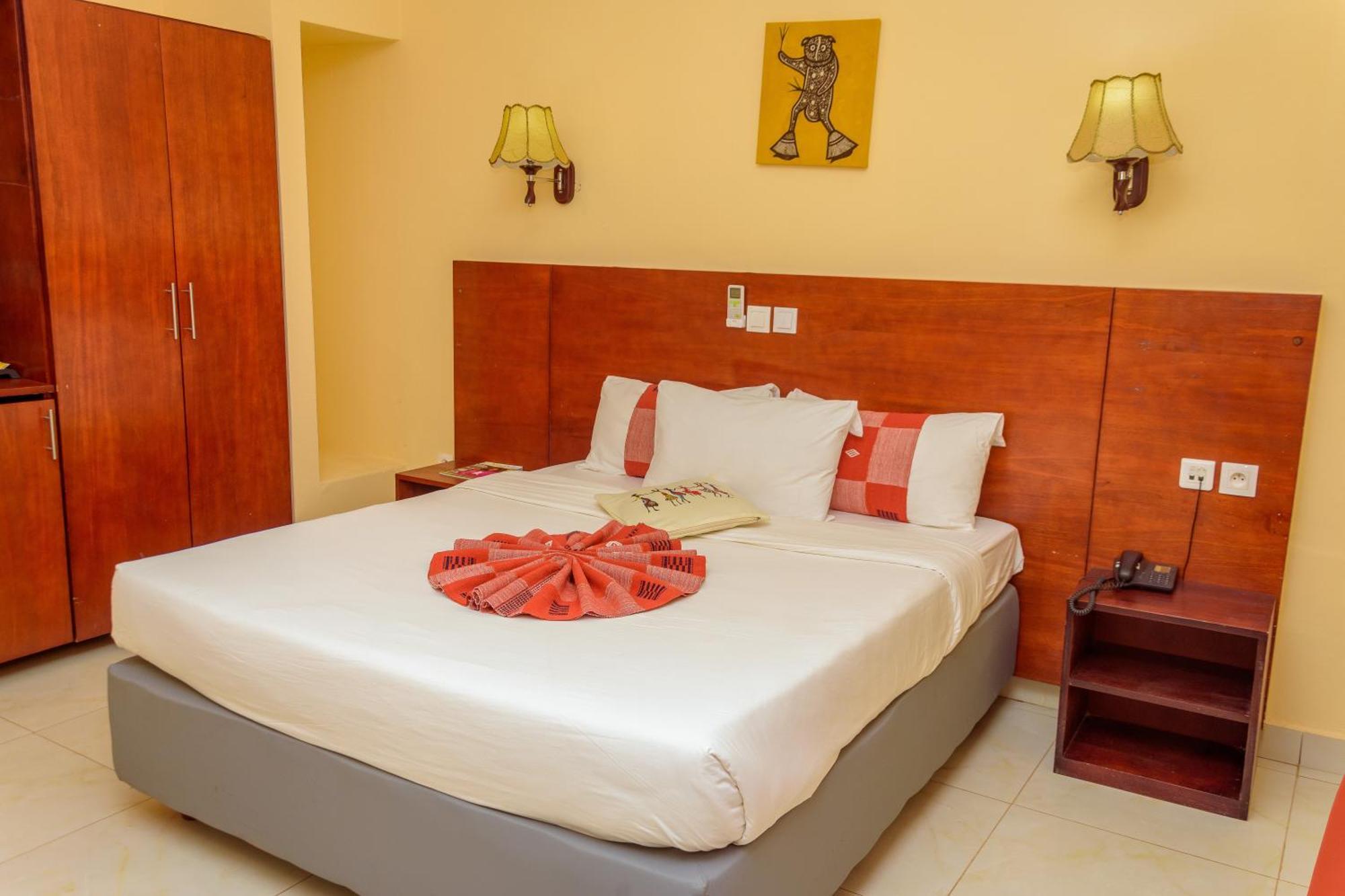 Hotel La Rose Blanche Korhogo Kültér fotó