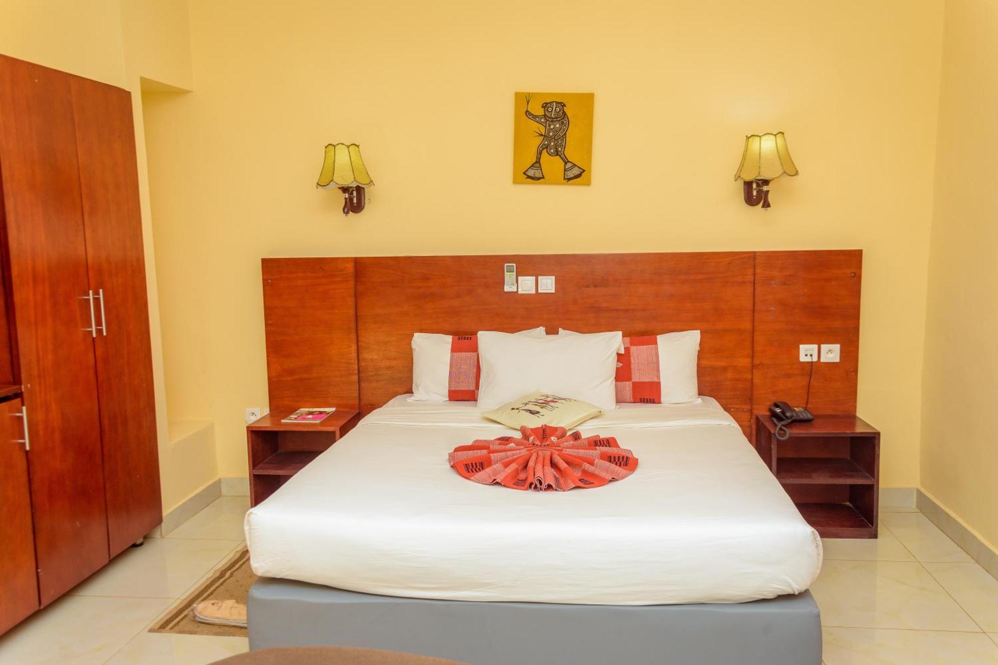 Hotel La Rose Blanche Korhogo Kültér fotó