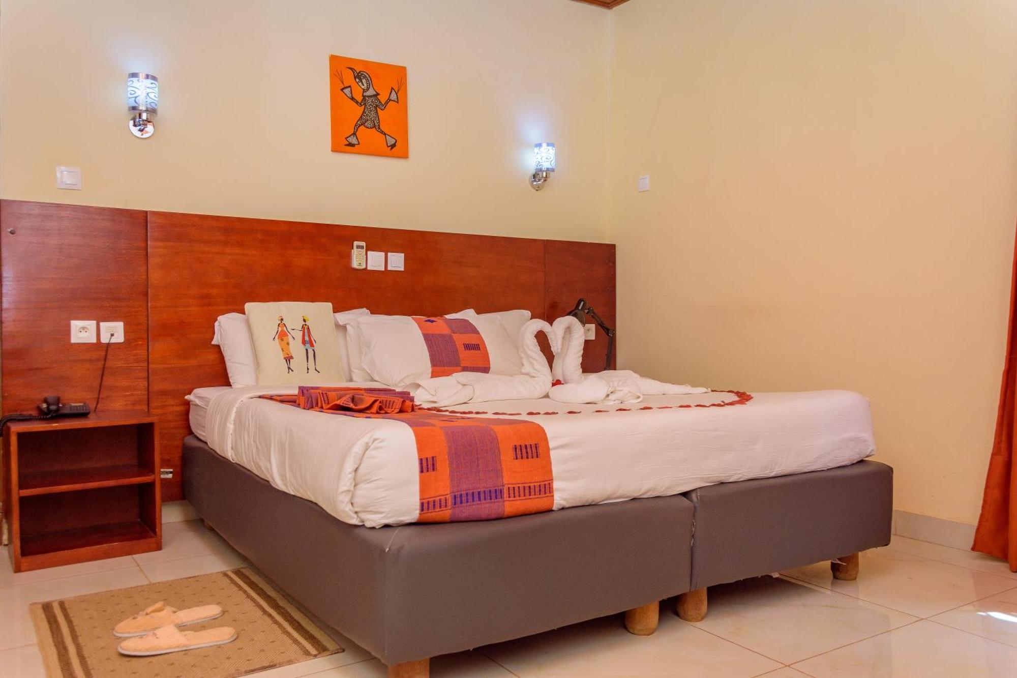 Hotel La Rose Blanche Korhogo Kültér fotó