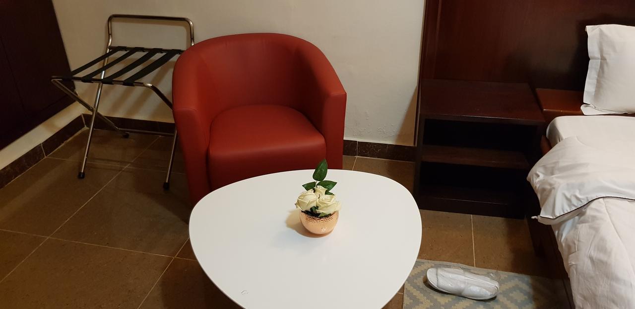 Hotel La Rose Blanche Korhogo Kültér fotó