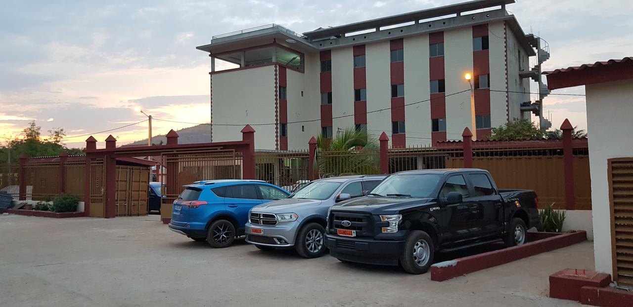 Hotel La Rose Blanche Korhogo Kültér fotó