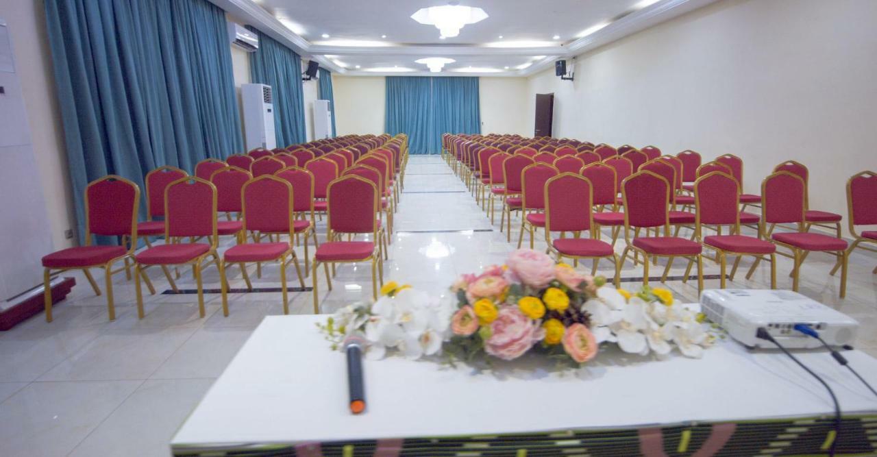 Hotel La Rose Blanche Korhogo Kültér fotó